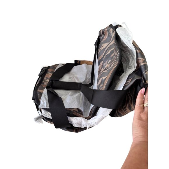 The North Face Base Camp Duffle Size Medium 25"x14"x14" Water Resistant Pockets - Picture 13 of 14